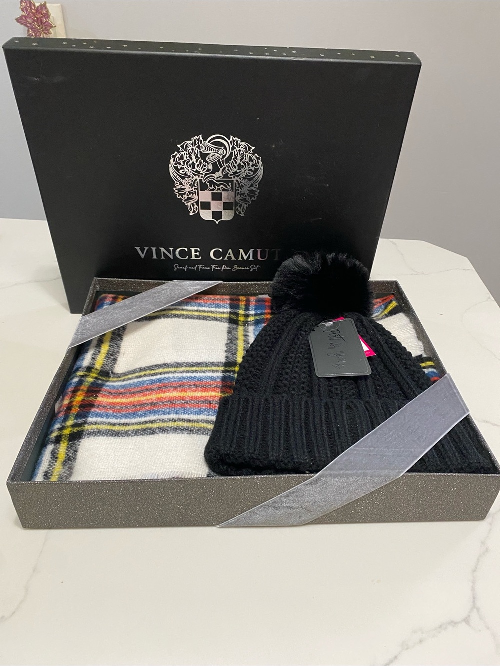 Vince Camuto NWT Women’s Black Knit Pom Beanie with White Multicolor Plaid Scarf